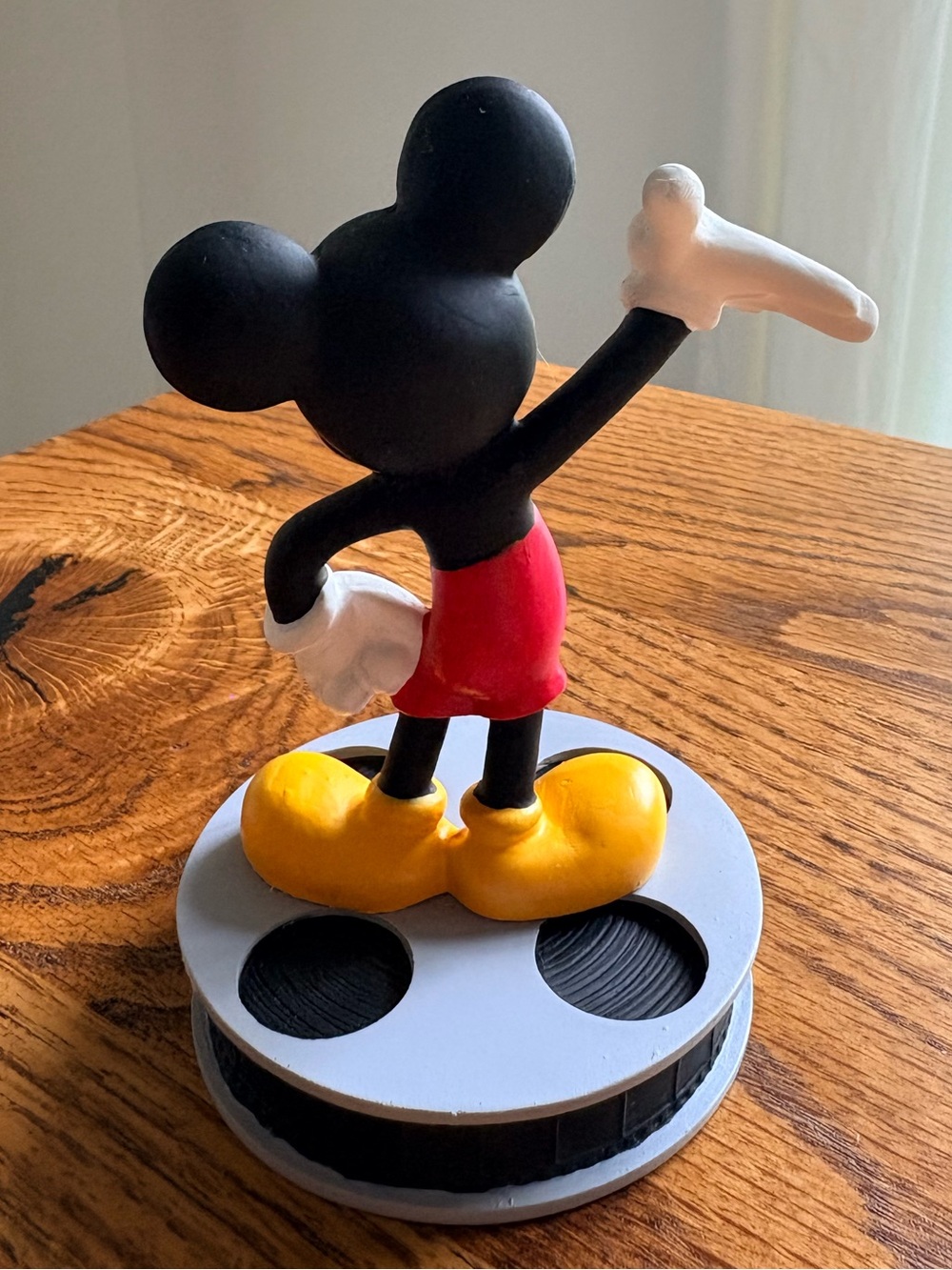 VTG 1999 Disney Mickey Mouse standing on film reel- Hand Painted Resin Figurine - Picture 4 of 15